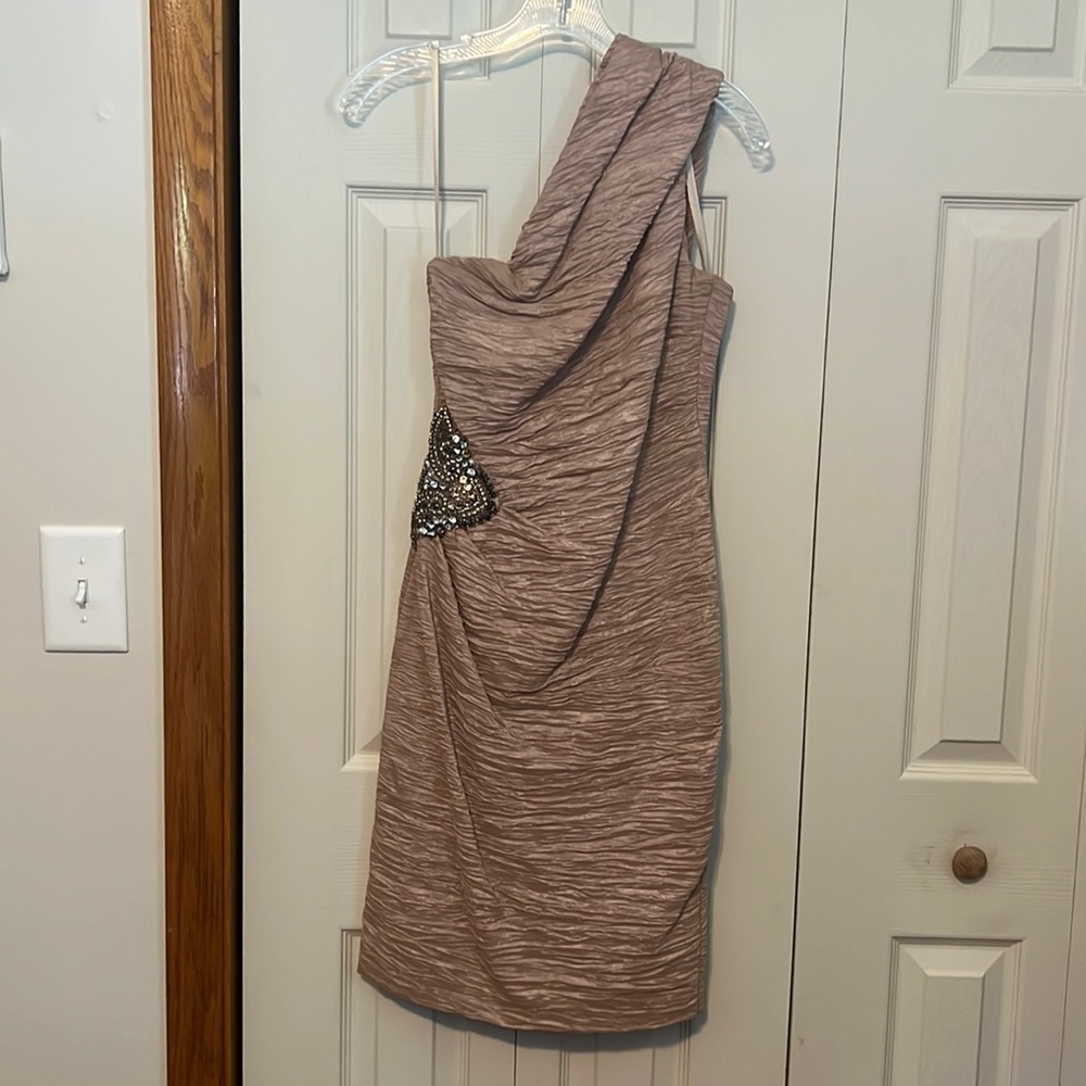 Eliza J Size 4 Dress, excellent condition, only worn twice